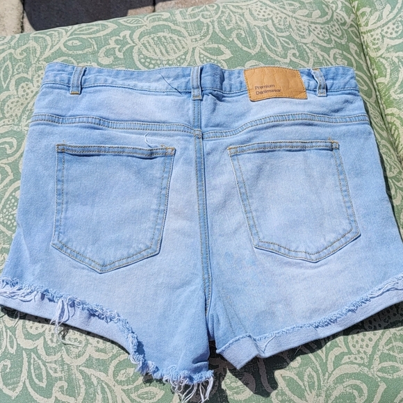 Love Tree Women's Light Blue Denim Mid-Rise Cut-off Jean Shorts Sz Med/Waist 26" - Picture 3 of 5